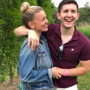 Meet your Posher, Leigh